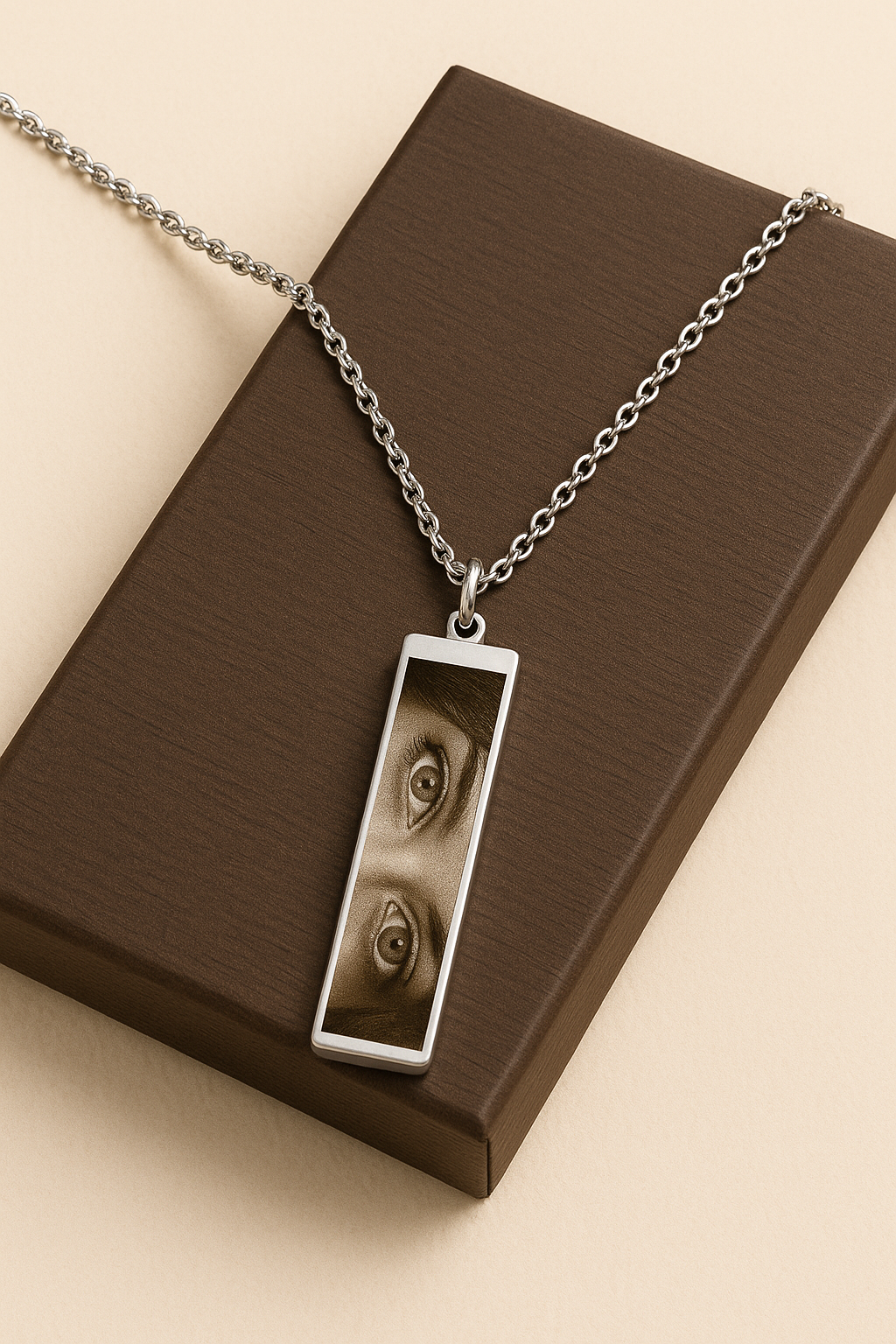 Collana personalizzata con foto incisione Occhi - Collana con foto incisione - Incisione laser nitida e perfetta