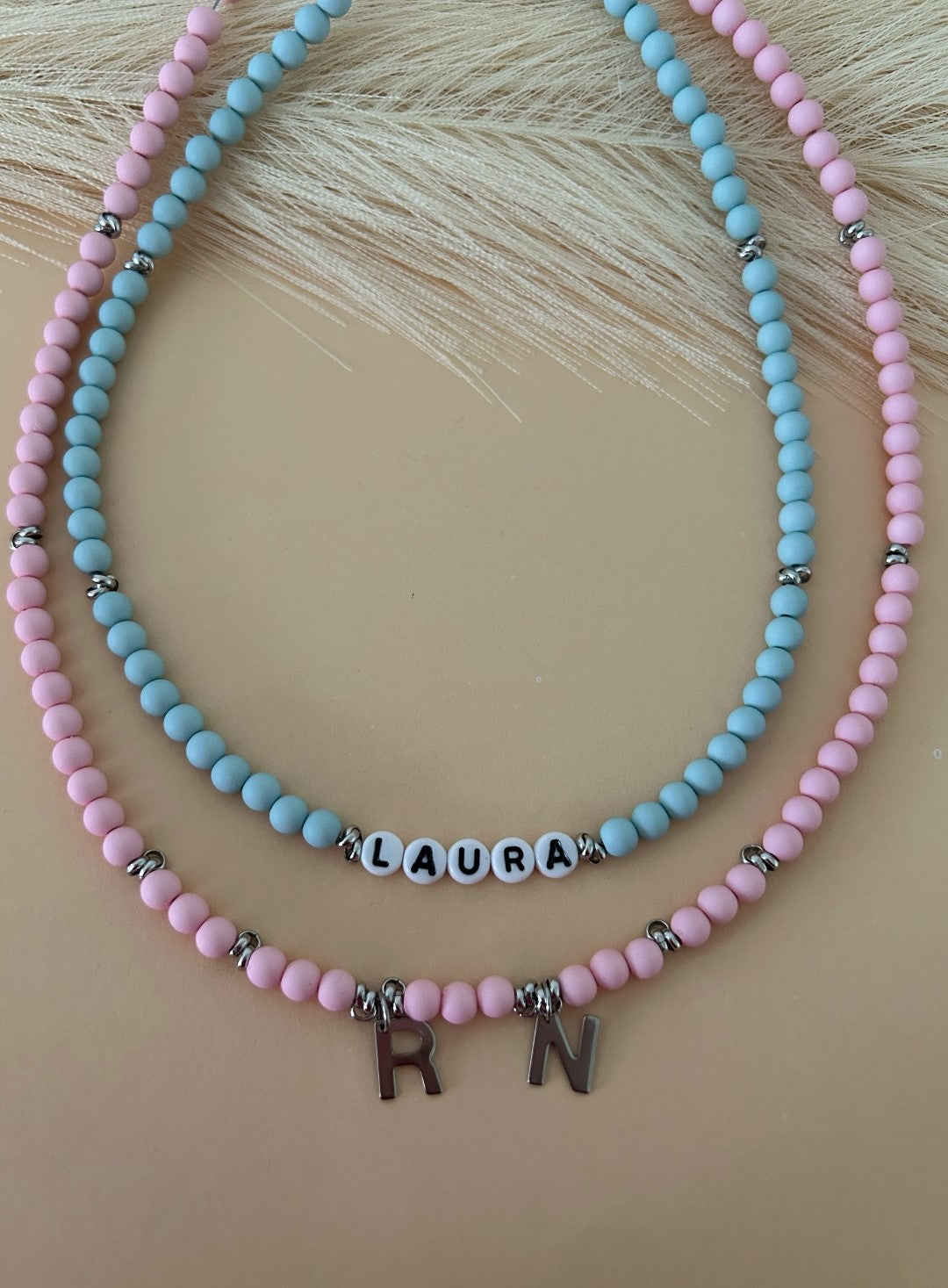 Collana con perline colorate e Iniziale - Personalizzata e Waterproof