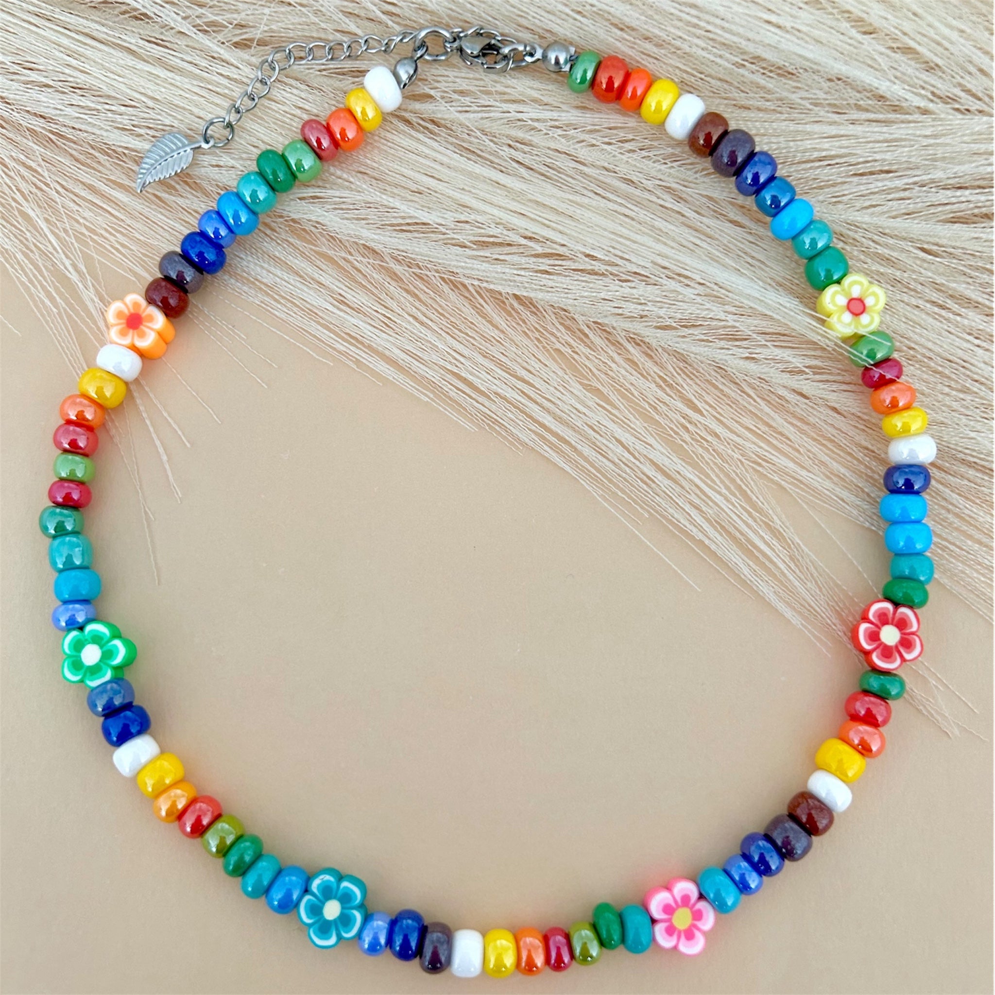 Come realizzare una collana rigida con perline colorate GDO Gioie d'Oriente Come realizzare una collana rigida con perline colorate GDO Gioie d'Oriente