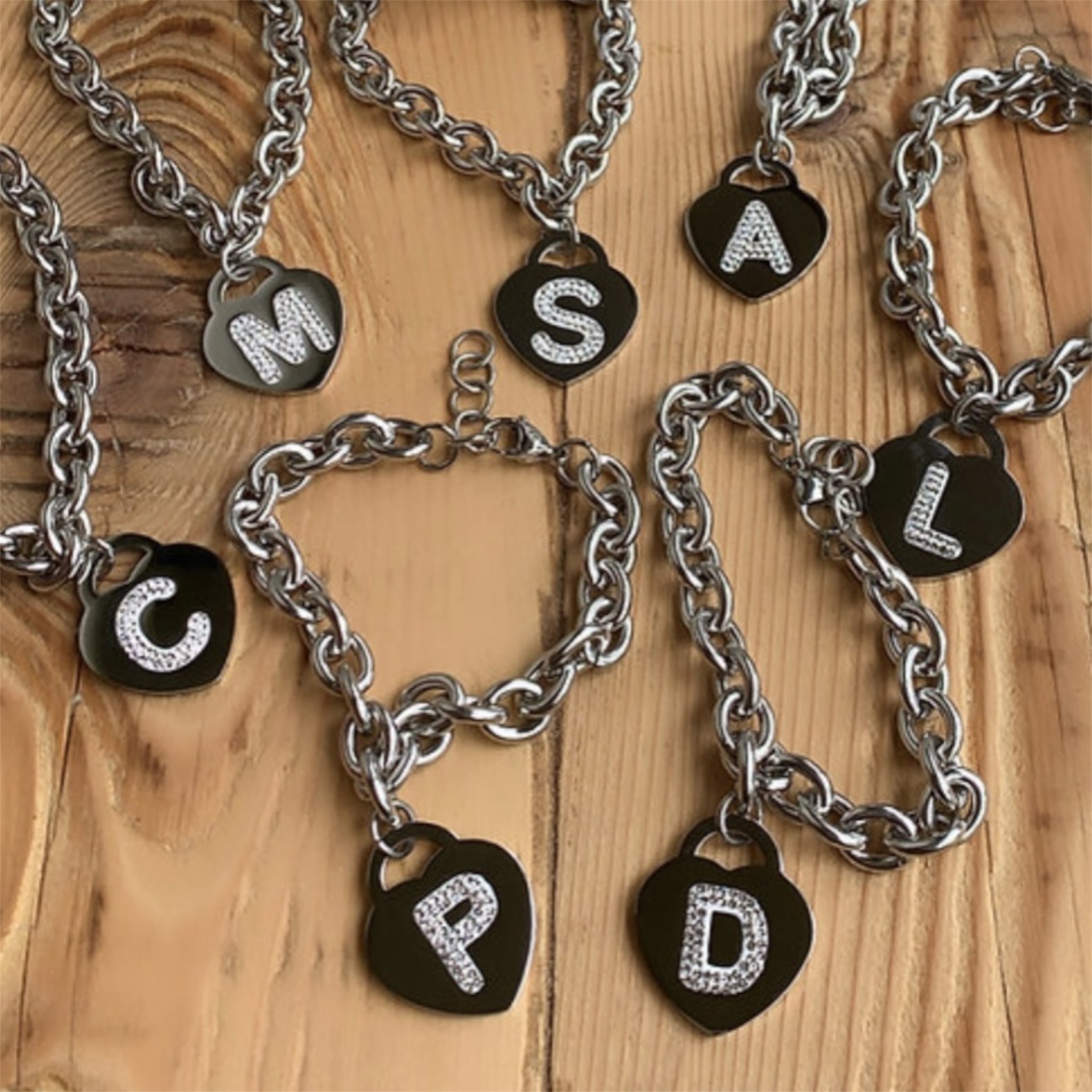 Bracciale con iniziale - Bracciale con ciondolo a cuore e iniziale glitter - Idea regalo amica/fidanzata
